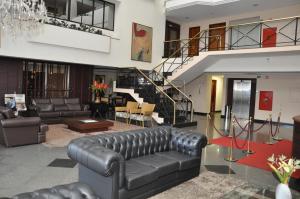 a living room filled with furniture and a fire place at Crystal Plaza Hotel in Goiânia