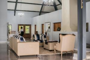 Ruang duduk di Mount Shekinah Country Hotel +68 gambar