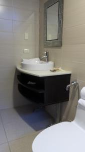 Ett badrum på Hotel Los Almendros
