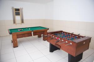 a room with a pool table and sidx sidx sidx at Plaza Dutra Hotel in Caçapava