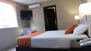 Postel nebo postele na pokoji v ubytování Hotel Los Almendros