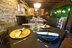 Reštaurácia alebo iné gastronomické zariadenie v ubytovaní Hotel Rural Casa de Las Campanas