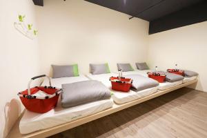 a room with a large bed with three baskets on it at 電競客棧宜舍館 in Taichung +82 photos