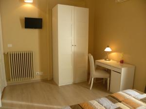 a bedroom with a bed and a desk with a computer at B&B Residenza Umberto in Catania