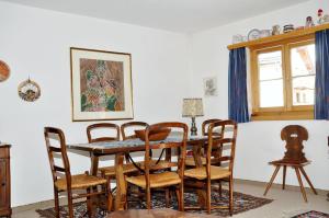 a dining room with a table and chairs at Chasa Praem 3 in Scuol