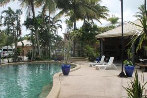 Der Swimmingpool an oder in der Nähe von Bohemia Resort Cairns