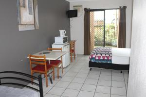 Ein Bett oder Betten in einem Zimmer der Unterkunft Bohemia Resort Cairns