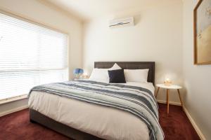 a bedroom with a large bed and a window at Emerald Lodge in Emerald