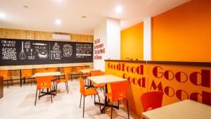 Restauracja lub miejsce do jedzenia w obiekcie Front One Inn Muntilan