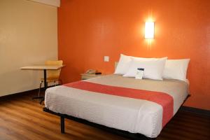 Postel nebo postele na pokoji v ubytování Motel 6-Warwick, RI - Providence Airport - I-95