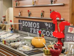 Comida no hotel ou em algum lugar perto