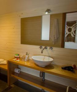 Ένα μπάνιο στο Weskar Lodge Hotel