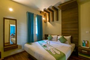 En eller flere senge i et værelse på Letstay Adithya Nature Resort & Spa