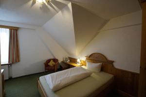 Postel nebo postele na pokoji v ubytování Hotel Gasthof Jägerhaus