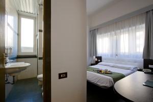 Postel nebo postele na pokoji v ubytování Dipendenza Hotel Bellavista