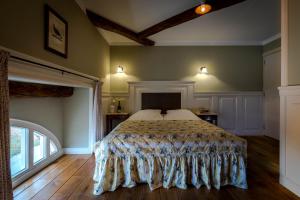 Un pat sau paturi într-o cameră la Auberge de Smockelaer