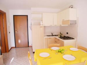 A kitchen or kitchenette at Alessia