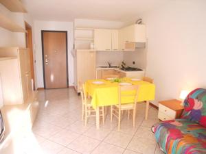 A kitchen or kitchenette at Alessia