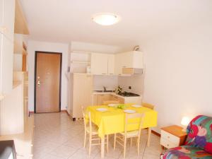 A kitchen or kitchenette at Alessia
