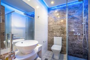 Koupelna v ubytování Savvas Luxury Suites
