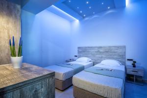 Postel nebo postele na pokoji v ubytování Savvas Luxury Suites