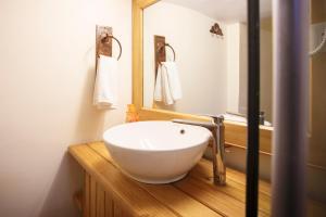 Baðherbergi á Thamel Villa Heritage Hotel