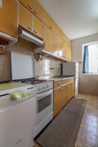Kuchyň nebo kuchyňský kout v ubytování Apartman Željka