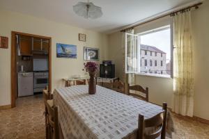 Kuchyň nebo kuchyňský kout v ubytování Apartman Željka