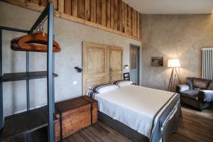a bedroom with a bunk bed and a couch at Corte Reginella in Roverbella