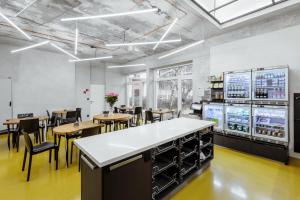 Reštaurácia alebo iné gastronomické zariadenie v ubytovaní Smarthotel Nezvalova Archa