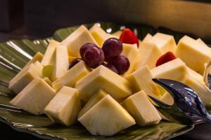 a plate of cheese and fruit on a table at ESTIMAR Calpe Suitopia in Calpe
