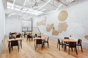 Reštaurácia alebo iné gastronomické zariadenie v ubytovaní Smarthotel Nezvalova Archa