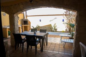 a patio with a table and chairs on a patio at La Dama del Mar in Telde