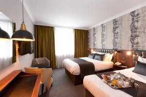 Postel nebo postele na pokoji v ubytování Majestic Hotel