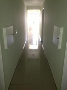 an empty hallway with a door and a hallwayngth at Hotel City Sacomã in Sao Paulo