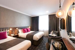 Postel nebo postele na pokoji v ubytování Majestic Hotel