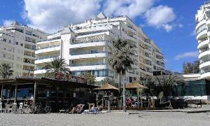 Gallery image of Banana Beach 1a Li­nea de playa in Marbella