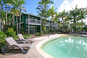 Piscina de la sau aproape de Coral Beach Noosa Resort