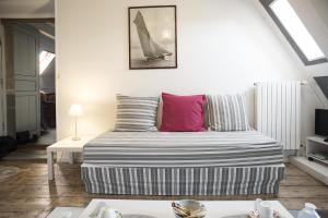 Posezení v ubytování Les Chambres du Château du Rozel