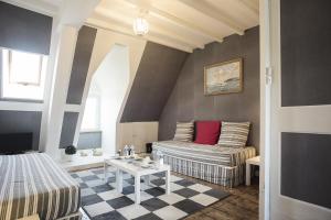 Posezení v ubytování Les Chambres du Château du Rozel