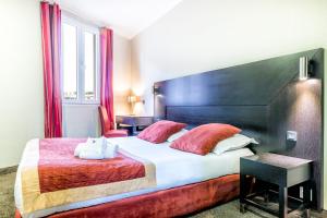 Postel nebo postele na pokoji v ubytování Hotel De Suède