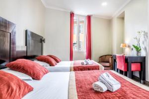 Postel nebo postele na pokoji v ubytování Hotel De Suède