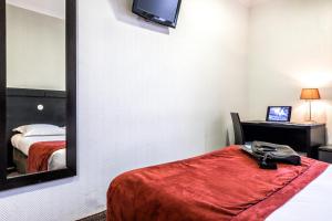 Postel nebo postele na pokoji v ubytování Hotel De Suède