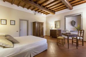 A bed or beds in a room at Tenuta di Artimino member of Meliá Collection Wine Resort