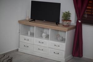 TV a/nebo společenská místnost v ubytování Apartments Phoenix