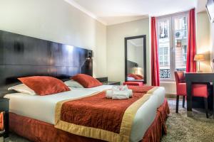 Postel nebo postele na pokoji v ubytování Hotel De Suède