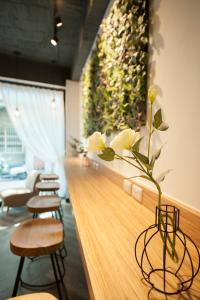 a lobby with a vase with flowers in it at Luke 27 Homestay in Tainan