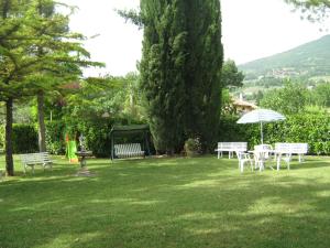 Vonkajšia záhrada v ubytovaní Appartamenti Il Borgo