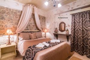 Postel nebo postele na pokoji v ubytování Ampolis Guest House