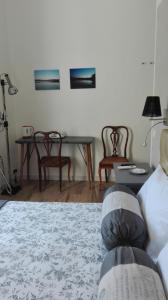 a living room with a bed and a table and chairs at AL 32 B&B in Massa Marittima
